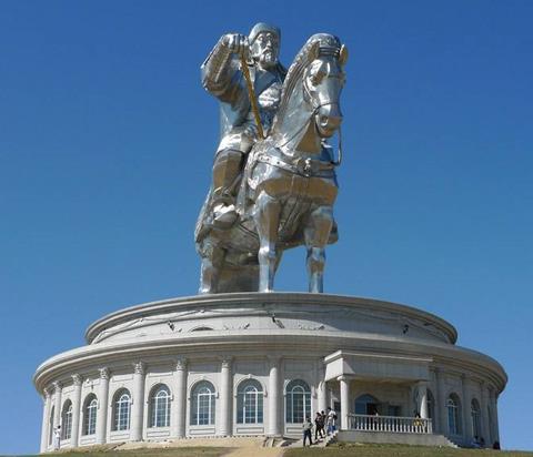 http://3.bp.blogspot.com/-szOOjQUaUNo/UWWSzn2DYII/AAAAAAAA3nA/PwDjD4VtrFs/s1600/genghis+khan+Chinggis+Khaan+statue+horse+equestrian+mongolia+9.jpg