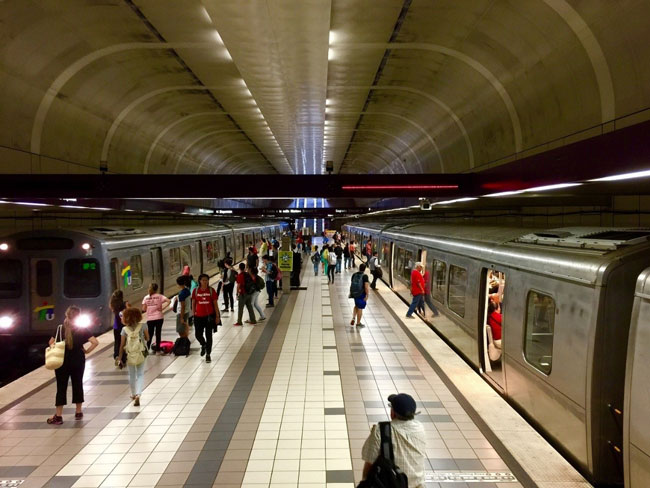 Universidad Rapid Transit Station