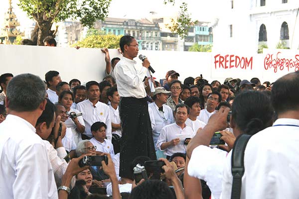 https://www.wolverton-mountain.com/images/travel/myanmar/yangon/protest-rally/fullsize/14.jpg